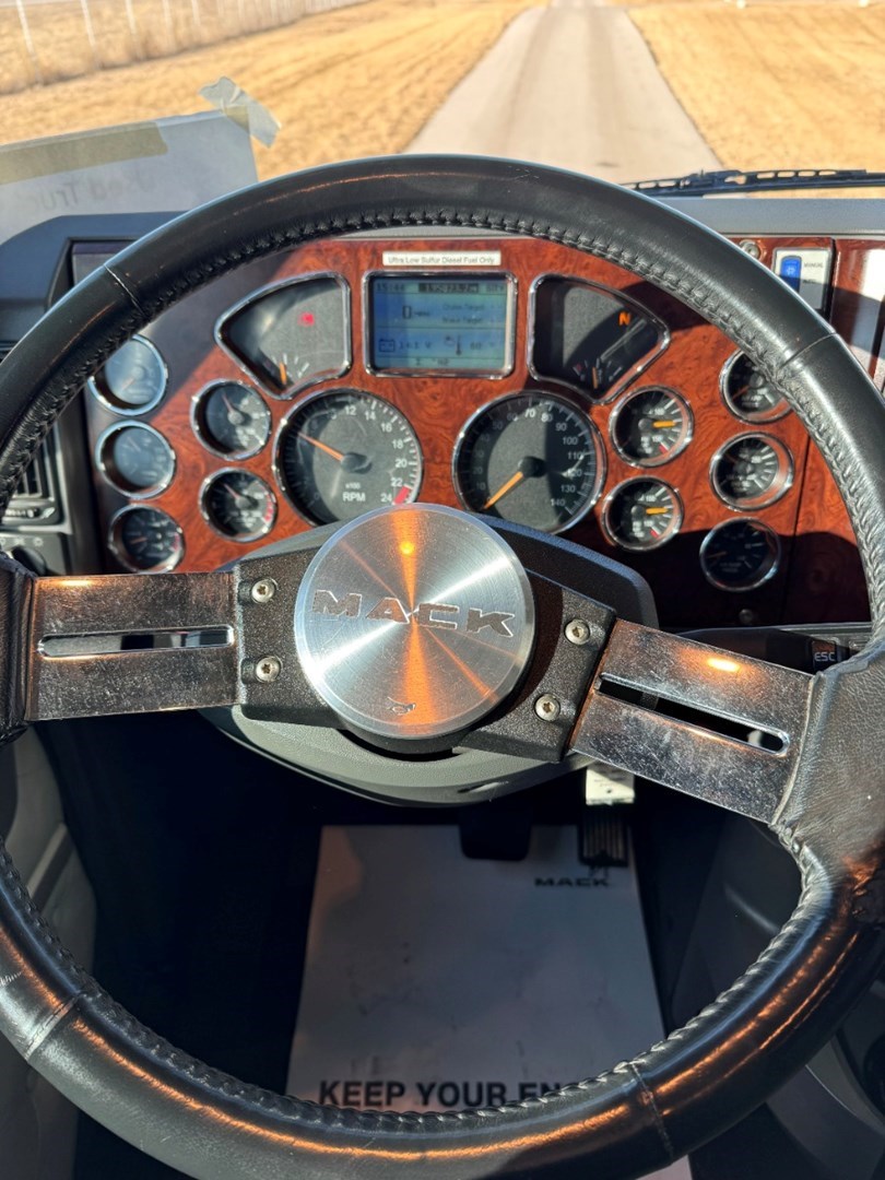 2016 MACK CXU613 - USED TRUCKS SLEEPER - image 14